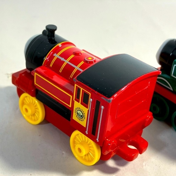 Four Thomas Engines and a Box Car - Picture 7 of 10